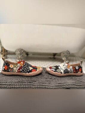 UIN Floral Patchwork Slip-Ons size 8